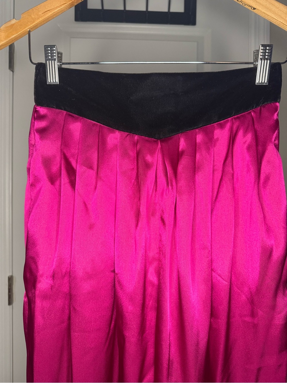Vintage Y2K Victoria's Secret Fuchsia Satin Pleated Pants with Black Waistband